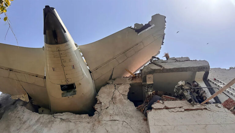 അഹമ്മദാബാദ് വിമാനദുരന്തം : പൈലറ്റ് ഇന്ധന സ്വിച്ച് മനപ്പൂർവ്വം ഓഫ് ചെയ്തു എന്ന് ഇറ്റാലിയൻ പത്രം