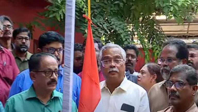 ഭാ​ര​താം​ബ ചി​ത്ര​വി​വാ​ദ​ത്തി​ല്‍ പ്ര​തി​ഷേ​ധം ക​ടു​പ്പി​ച്ച് സി​പി​ഐ