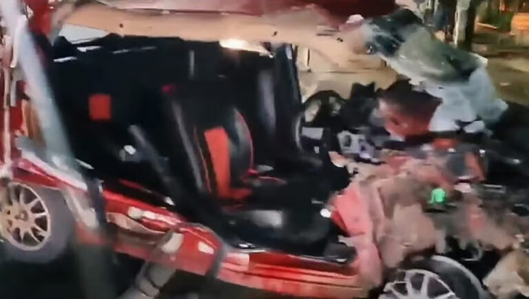 അടൂരില്‍ കാര്‍ ലോറിയിലേക്ക് ഇടിച്ചു കയറി, നാലുപേര്‍ക്ക് പരിക്ക്; രണ്ടുപേരുടെ നില ഗുരുതരം