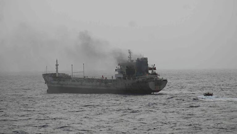 ഒമാന്‍ ഉള്‍ക്കടലില്‍ ചരക്കു കപ്പലിന് തീപിടിച്ചു