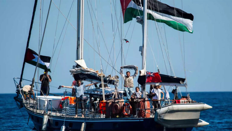 മെഡ്‌ലീന്‍ കപ്പൽ തടഞ്ഞ് ഇസ്രായേൽ സൈന്യം; കപ്പലുമായുള്ള ആശയവിനിമയം നഷ്ടപ്പെട്ടു