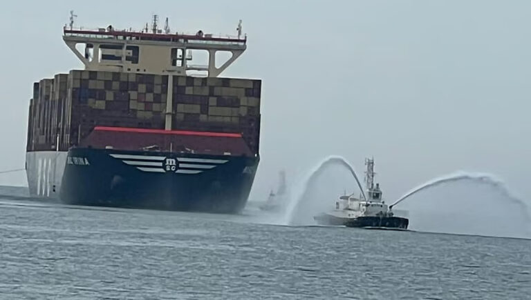 ലോകത്തെ ഏറ്റവും വലിയ കണ്ടെയ്‌നര്‍ കപ്പല്‍ എംഎസ്‌സി ഐറിന വിഴിഞ്ഞം തുറമുഖത്ത് ബര്‍ത്ത് ചെയ്തു