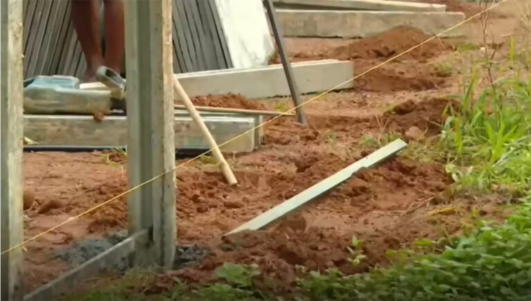 പാലക്കാട് പൊതുശ്മശാനത്തിലെ ജാതി മതില്‍ എന്‍എസ്എസ് പൊളിച്ച് നീക്കി