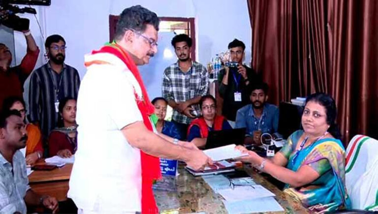 നി​ല​മ്പു​ർ ഉ​പ​തെ​ര​ഞ്ഞെ​ടു​പ്പി​ൽ പി.​വി. അ​ൻ​വ​ർ നാ​മ​നി​ർ​ദേ​ശ പ​ത്രി​ക സ​മ​ർ​പ്പി​ച്ചു