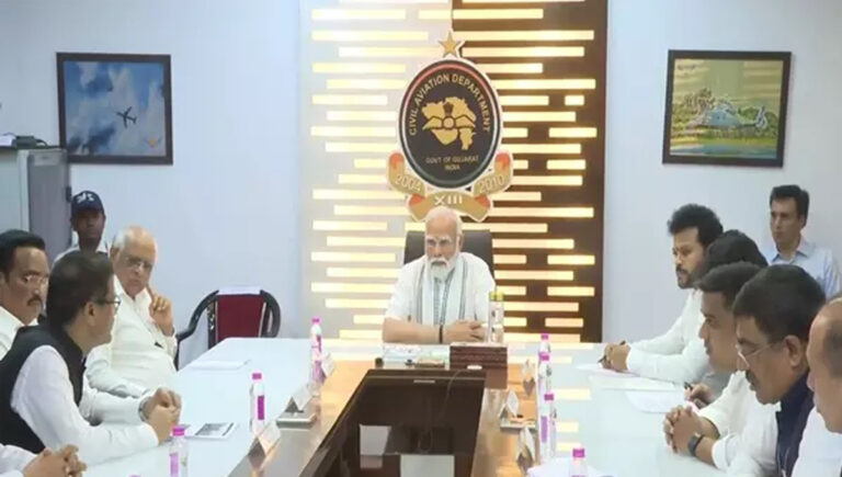 അഹമ്മദാബാദ് വിമാനാപകടം : ഗാന്ധിനഗറിൽ പ്രധാനമന്ത്രിയുടെ നേതൃത്വത്തിൽ ഉന്നതല യോഗം ചേരുന്നു