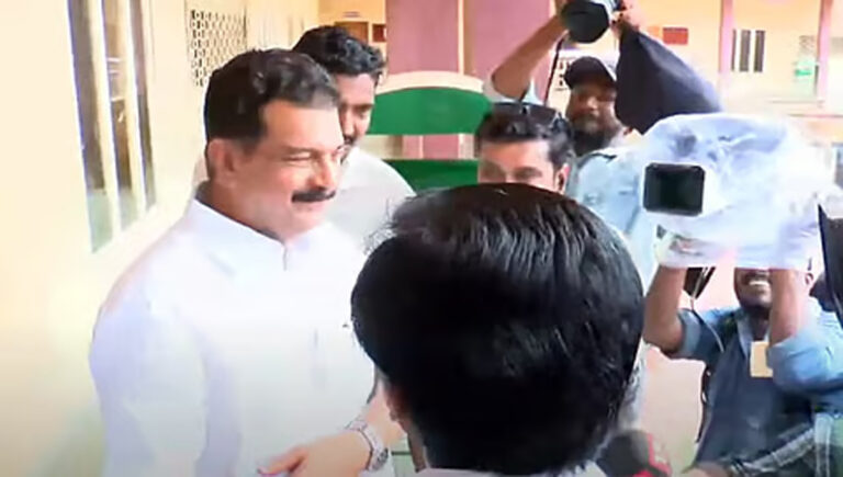 ആര്യാടന്‍ ഷൗക്കത്തിന്റെ കെട്ടിപ്പിടുത്തം ധൃതരാഷ്ട്രാലിംഗനം : പിവി അന്‍വര്‍