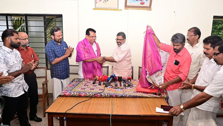 പാലക്കാട്ട് കോണ്‍ഗ്രസ് മണ്ഡലം പ്രസിഡന്‍റ് സിപിഎഐമ്മിൽ ചേർന്നു