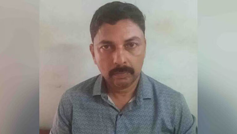 അധ്യാപക പുനര്‍ നിയമനത്തിന് കൈക്കൂലി; സെക്രട്ടേറിയറ്റ് ഉദ്യോഗസ്ഥന്‍ പിടിയില്‍