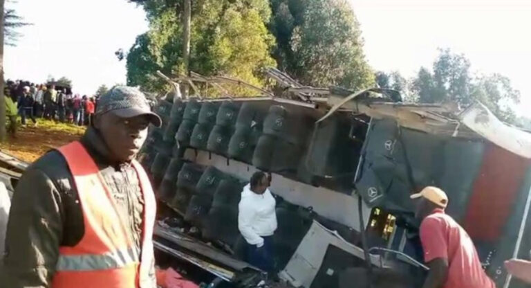 കെനിയയിൽ വാഹനാപടം; മലയാളികള്‍ ഉള്‍പ്പെടുന്ന ഖത്തറില്‍ നിന്നുള്ള വിനോദയാത്രാ സംഘം ആറ് പേര്‍ മരിച്ചതായി റിപ്പോര്‍ട്ട്