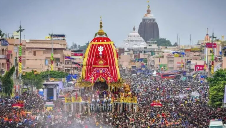 പുരി ജഗന്നാഥക്ഷേത്രത്തില്‍ രഥയാത്രയ്ക്കിടെ തിക്കിലും തിരക്കിലും പെട്ട് മൂന്ന് മരണം; 50 ലേറെ പേര്‍ക്ക് പരിക്ക്