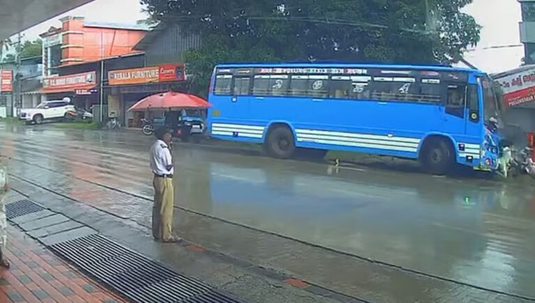 ഇരിങ്ങാലക്കുടയില്‍ നിയന്ത്രണം വിട്ട ബസ് സ്റ്റോപ്പിലേക്ക് പാഞ്ഞു കയറി മൂന്ന് സ്ത്രീകള്‍ക്ക് പരിക്ക്