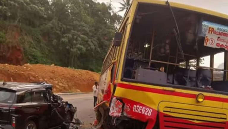 അ​ടി​മാ​ലി​യി​ല്‍ കെ​എ​സ്ആ​ര്‍​ടി​സി​യും കാ​റും കൂ​ട്ടി​യി​ടി​ച്ച് ര​ണ്ട് പേ​ര്‍​ക്ക് പ​രി​ക്ക്