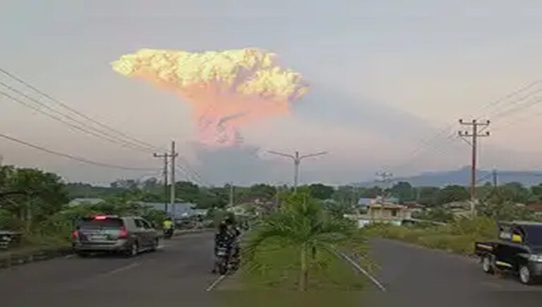 ഇന്തോനേഷ്യയിൽ അഗ്നിപര്‍വത സ്ഫോടനം; ബാലിയിലേക്കുള്ള വിമാന സർവീസുകൾ റദ്ദാക്കി