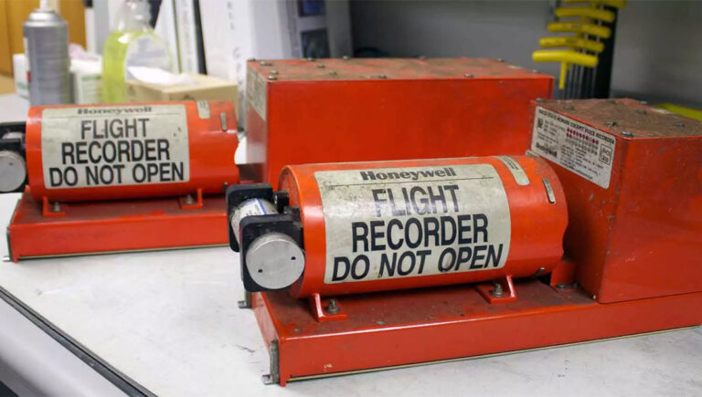 അഹമ്മദാബാദ് വിമാന ദുരന്തം : ബ്ലാക്ക് ബോക്സ് കണ്ടെത്തി; കോക്ക്പിറ്റ് സൗണ്ട് റെക്കേർഡറിനായി പരിശോധന തുടരുന്നു