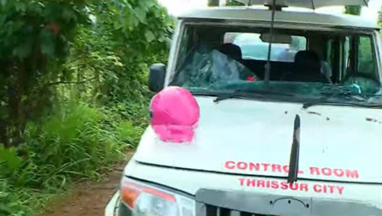 തൃശൂരിൽ പൊലീസിന് നേരെ ഗുണ്ടാ ആക്രമണം; ആറുപേര്‍ കസ്റ്റഡിയില്‍