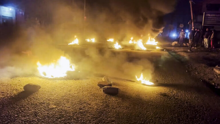 മണിപ്പൂരില്‍ വീണ്ടും സംഘര്‍ഷം; നിരോധനാജ്ഞ, ഇന്റര്‍നെറ്റ് സേവനങ്ങള്‍ റദ്ദാക്കി