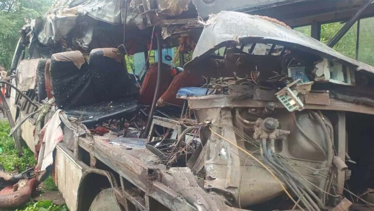 ജാർഖണ്ഡില്‍ ബസും ട്രക്കും കൂട്ടിയിടിച്ച് 18 കൻവാർ തീർഥാടകർ മരിച്ചു