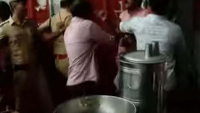 മേൽക്കൂര തകർന്നുവീണ കാർത്തികപ്പള്ളി ഗവ.യുപി സ്‌കൂളിൽ സിപിഐഎം-കോൺഗ്രസ് പ്രവർത്തകർ ഏറ്റുമുട്ടി