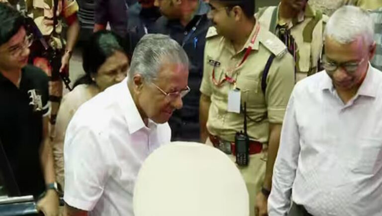 ചികിത്സയ്ക്കായി മുഖ്യമന്ത്രി അമേരിക്കയിലേക്ക് പുറപ്പെട്ടു