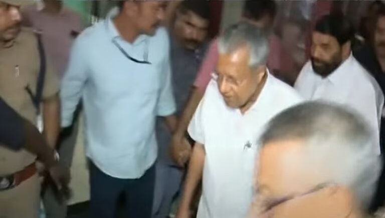 കോട്ടയം മെഡിക്കല്‍ കോളജിലെത്തി മുഖ്യമന്ത്രി; അപകട സ്ഥലം സന്ദര്‍ശിക്കാതെ മടക്കം
