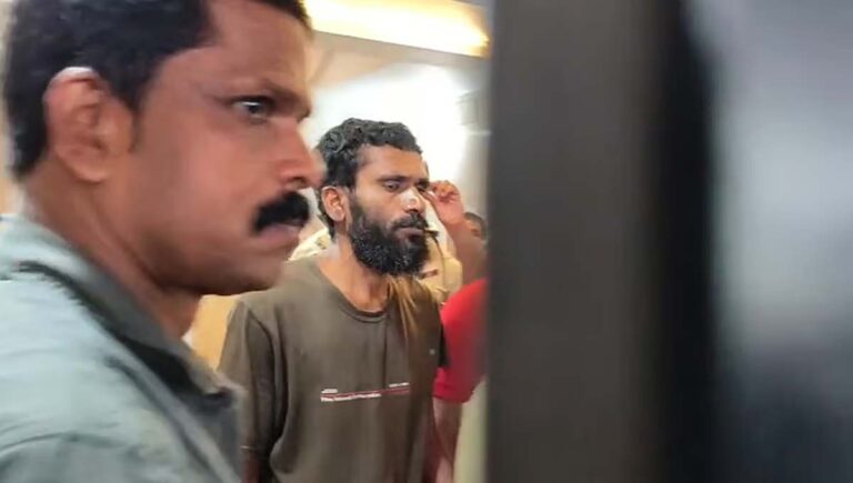 ഗോവിന്ദച്ചാമിയെ വിയ്യൂര്‍ ജയിലേക്ക് മാറ്റി; ഏകാന്തസെല്ലില്‍ പാര്‍പ്പിക്കും