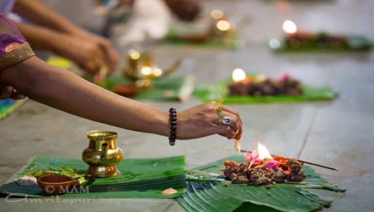 പിതൃസ്മരണയില്‍ ഇന്ന് കര്‍ക്കടക വാവ്