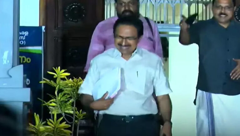 കേരള സർവകലാശാല രജിസ്ട്രാറുടെ സസ്പെൻഷന് നിയമസാധുത ഇല്ലെന്ന് നിയമോപദേശം