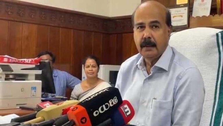 ഭാരതാംബയെക്കുറിച്ച് ചോദ്യം; വാർത്താ സമ്മേളനത്തിൽ നിന്ന് കേരള സർവകലാശാലാ വിസി ഇറങ്ങിപ്പോയി