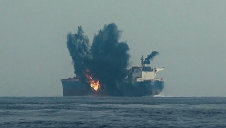 യെമൻ തീരത്ത് ചെങ്കടലിൽ കപ്പലിനു നേരെ വൻ ആക്രമണം