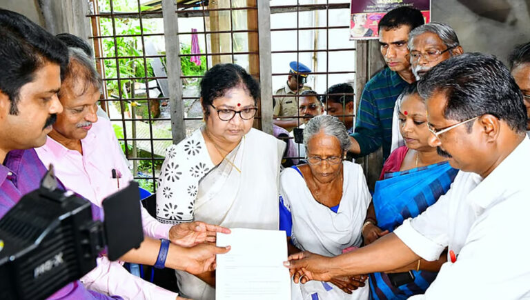 ബിന്ദുവിന്‍റെ വീട് എൻഎസ്എസിന്‍റെ നേതൃത്വത്തിൽ പൂർത്തിയാക്കും; കരാർ കൈമാറി : മന്ത്രി ആർ ബിന്ദു