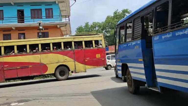 ഹര്‍ത്താലായി ദേശീയ പണിമുടക്ക് : കൊച്ചിയിലും തൃശൂരിലും കൊല്ലത്തും മലപ്പുറത്തും തിരുവനന്തപുരത്തും സമരക്കാർ ബസ് തടഞ്ഞു