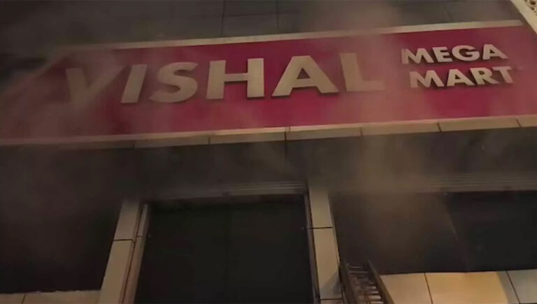 ഡല്‍ഹിയിൽ ഷോപ്പിങ് കോംപ്ലക്‌സിലുണ്ടായ തീപിടുത്തത്തിൽ ഒരാള്‍ മരിച്ചു