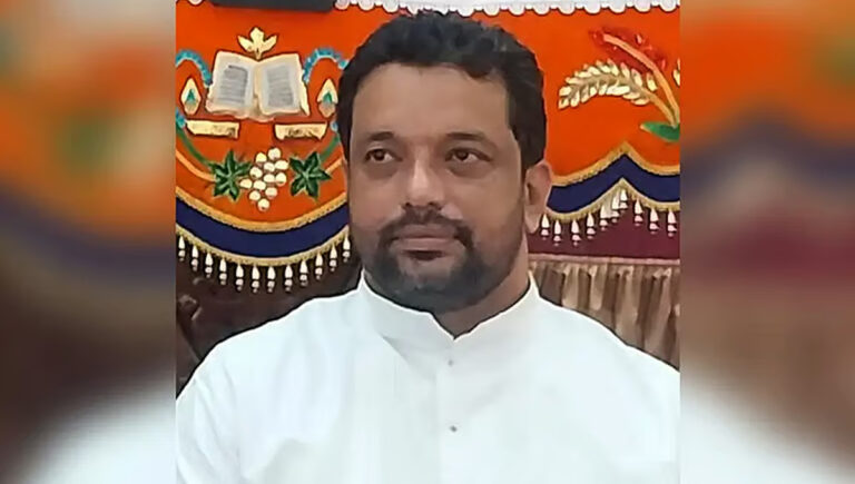 കാസർകോട് അമ്പലത്തറ ഏഴാം മൈലിൽ വൈദികൻ തൂങ്ങി മരിച്ച നിലയിൽ