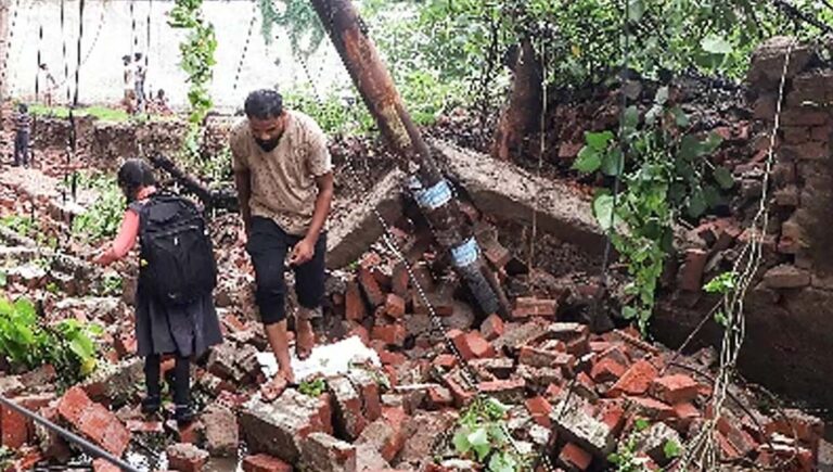 ഝാർഖണ്ഡിൽ സ്കൂൾ കെട്ടിടത്തിന്‍റെ മേൽക്കൂര തകർന്നുവീണു; ഒരു മരണം, മൂന്നു പേർക്ക് പരുക്ക്