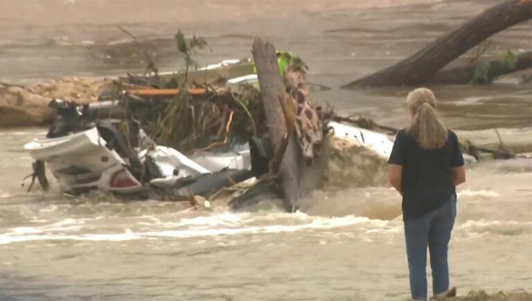 ടെക്‌സസ് മിന്നല്‍ പ്രളയത്തില്‍ മരണ സംഖ്യ 104 ആയി; 41ന് പേരെ കാണാനില്ല