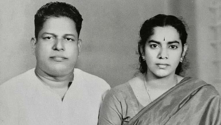 ‘ഇന്ന് അച്ഛന്റെയും അമ്മയുടെയും വിവാഹ വാര്‍ഷികം..’, കുറിപ്പുമായി വിഎസിന്റെ മകന്‍