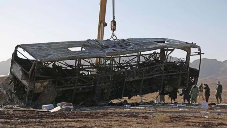 അഫ്ഗാനിസ്താനിൽ കുടിയേറ്റക്കാർ സഞ്ചരിച്ച ബസ് അപകടത്തിൽപ്പെട്ട് 78 മരണം