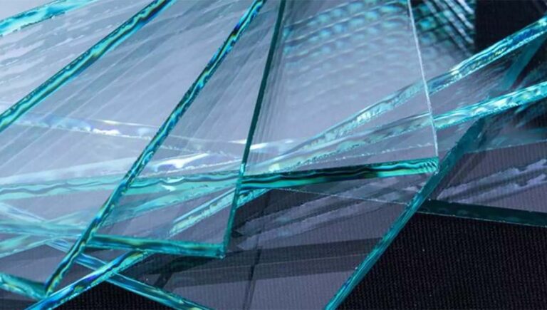 കളമശ്ശേരിയിൽ ലോഡ് ഇറക്കവേ ഗ്ലാസ് മറിഞ്ഞുവീണ് അസം സ്വദേശിക്ക് ദാരുണാന്ത്യം