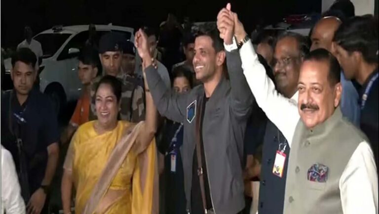 ആക്സിയം 4 ബഹിരാകാശ യാത്രികൻ ശുഭാംശു ശുക്ല ഇന്ത്യയിലെത്തി; വൻ സ്വീകരണം