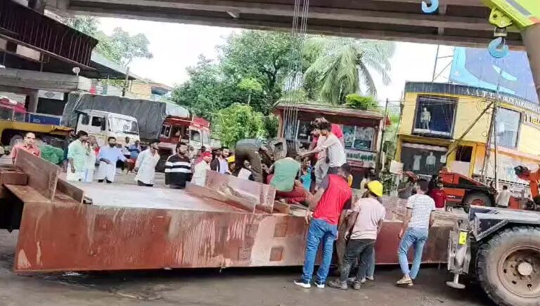 തുറവൂര്‍ ഉയരപ്പാതയുടെ ബീമുകള്‍ വീണു; ഒഴിവായത് വന്‍ദുരന്തം