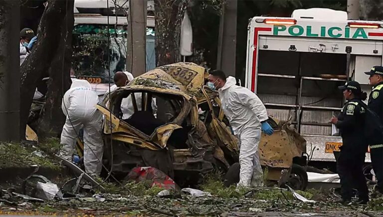 കൊളംബിയയില്‍ കാര്‍ ബോംബ് പൊട്ടിത്തെറിച്ചു പിന്നാലെ ഹെലികോപ്ടറിന് നേരെ ഡ്രോണ്‍ ആക്രമണവും; 17 പേർ മരണം