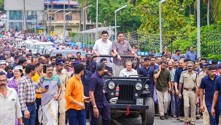 കൊടുവള്ളി റെയിൽവേ മേൽപ്പാലം മുഖ്യമന്ത്രി നാടിന് സമർപ്പിച്ചു