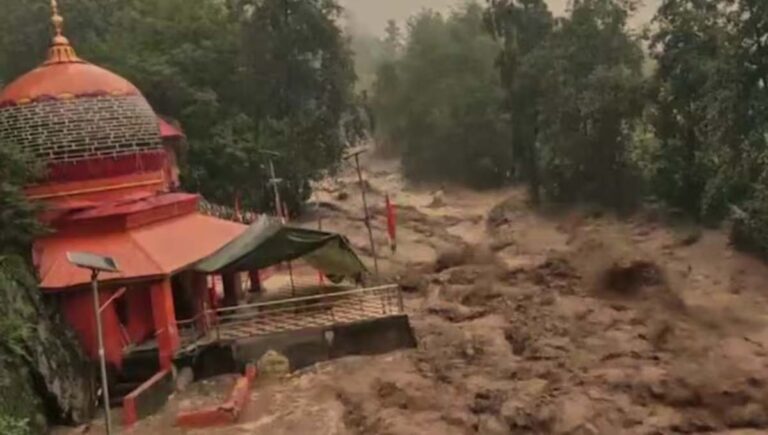 ജമ്മു കശ്മീരിലെ കത്രയിലുണ്ടായ പ്രളയത്തിലും മണ്ണിടിച്ചിലിലും മരണം 30 ആയി; 23 പേര്‍ക്ക് പരിക്ക്