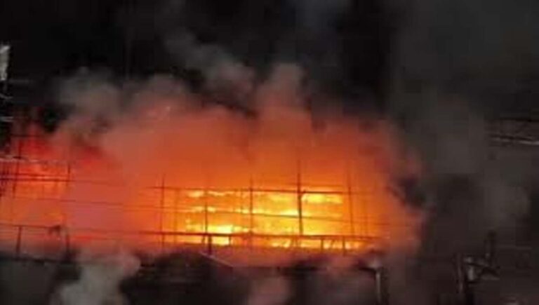 കിളിമാനൂരില്‍ വ്യാപാര സ്ഥാപനത്തിന് തീപിടിച്ചു; കട പൂര്‍ണ്ണമായും കത്തി നശിച്ചു