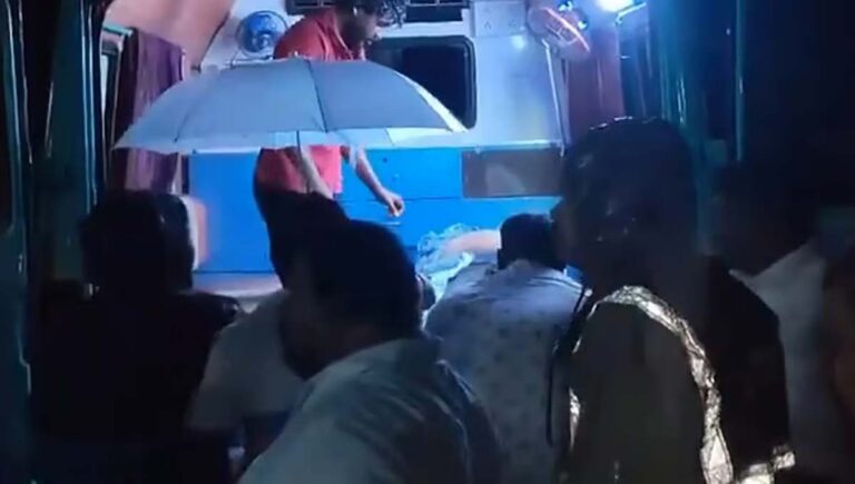 ഹൈദരാബാദിൽ ജന്മാഷ്ടമി ആഘോഷയ്ക്കിടെ രഥം ഹൈടെന്‍ഷന്‍ ലൈനില്‍ തട്ടി വൈദ്യുതാഘാതമേറ്റ് അഞ്ചുപേര്‍ മരിച്ചു