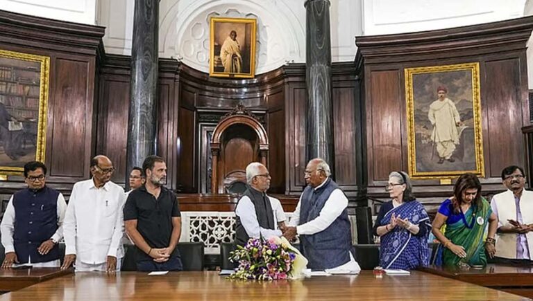 ഉപരാഷ്ട്രപതി തെരഞ്ഞെടുപ്പ് : ഇന്ത്യാ സഖ്യ സ്ഥാനാര്‍ത്ഥി ജസ്റ്റിസ് ബി സുദര്‍ശന്‍ റെഡ്ഡി നാമനിര്‍ദേശ പത്രിക സമര്‍പ്പിച്ചു