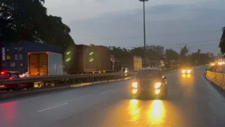 തൃശൂർ-അങ്കമാലി ദേശീയപാതയിൽ മുരിങ്ങൂരിൽ വൻ ​ഗതാ​ഗതക്കുരുക്ക്, മൂന്നുകിലോമീറ്ററോളം വാഹനങ്ങൾ കുരുങ്ങി