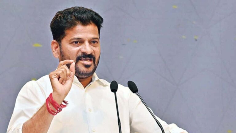 ‘സാമാന്യബോധമില്ല’, മാധ്യമ പ്രവര്‍ത്തകരുടെ മുഖത്തടിക്കാന്‍ തോന്നാറുണ്ട് : രേവന്ത് റെഡ്ഡി