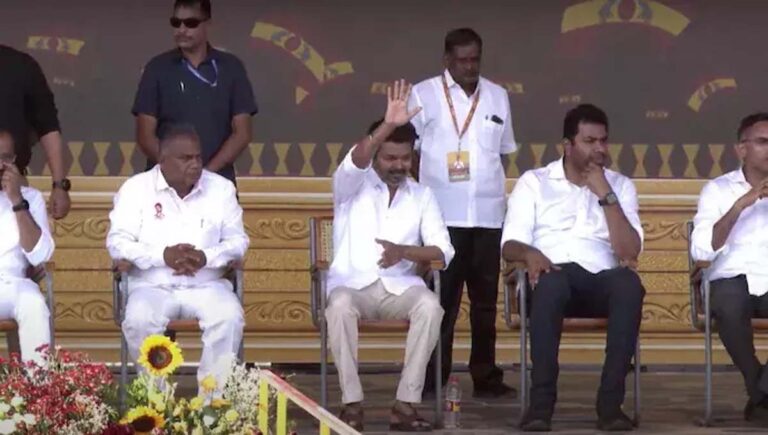 ശക്തിപ്രകടനവുമായി വിജയ്; തമിഴകത്ത് ആവേശത്തിരയുണര്‍ത്തി ടിവികെ രണ്ടാം സംസ്ഥാന സമ്മേളനം