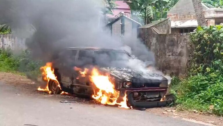 കൊല്ലത്ത് കാർ തടഞ്ഞുനിർത്തി യുവാവിനെ മർദിച്ച് ആക്രമിസംഘം കാറിന് തീയിട്ടു